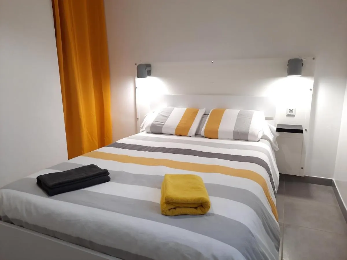 Apartment Kerentree - Appartement En Centre Ville Avec Terrasse Et Parking Prive Pont-l'Abbe