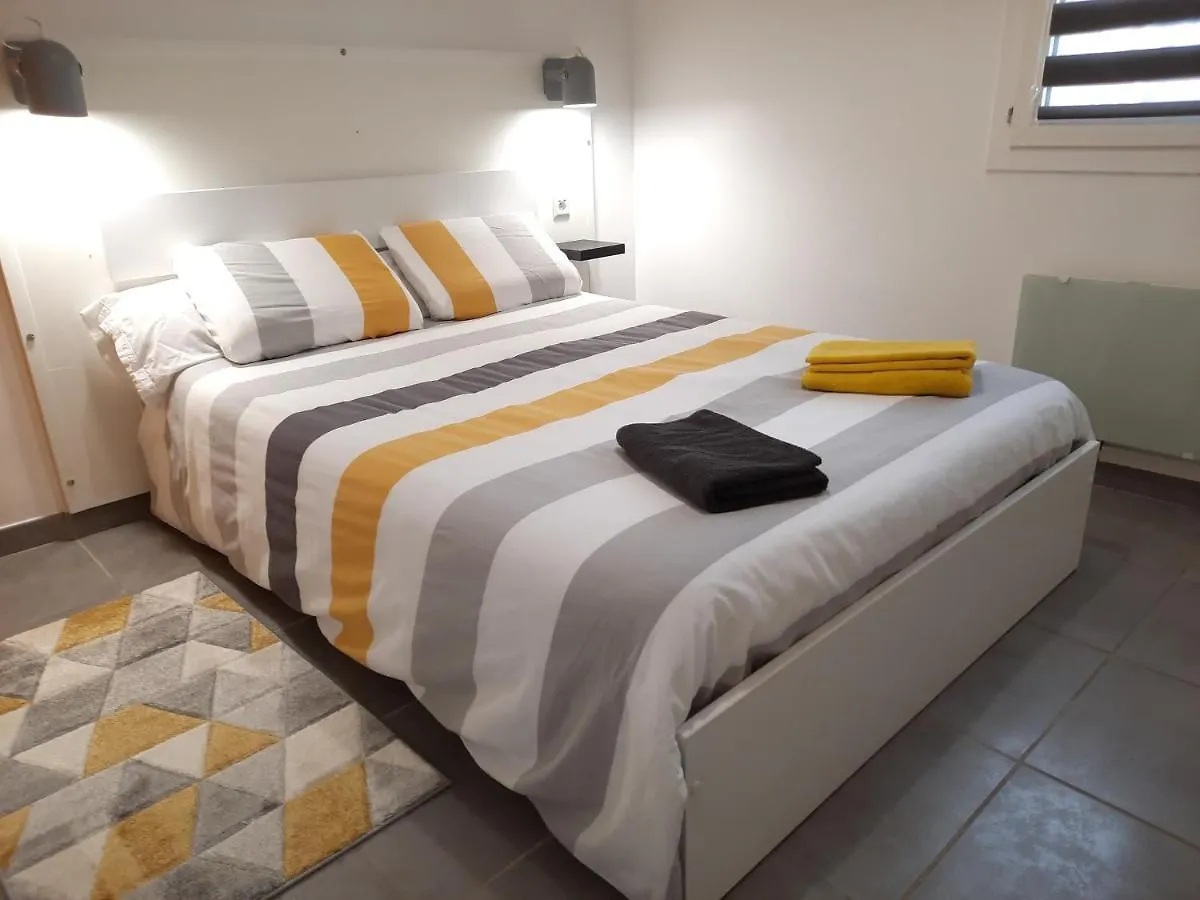 Apartment Kerentree - Appartement En Centre Ville Avec Terrasse Et Parking Prive Pont-l'Abbe France