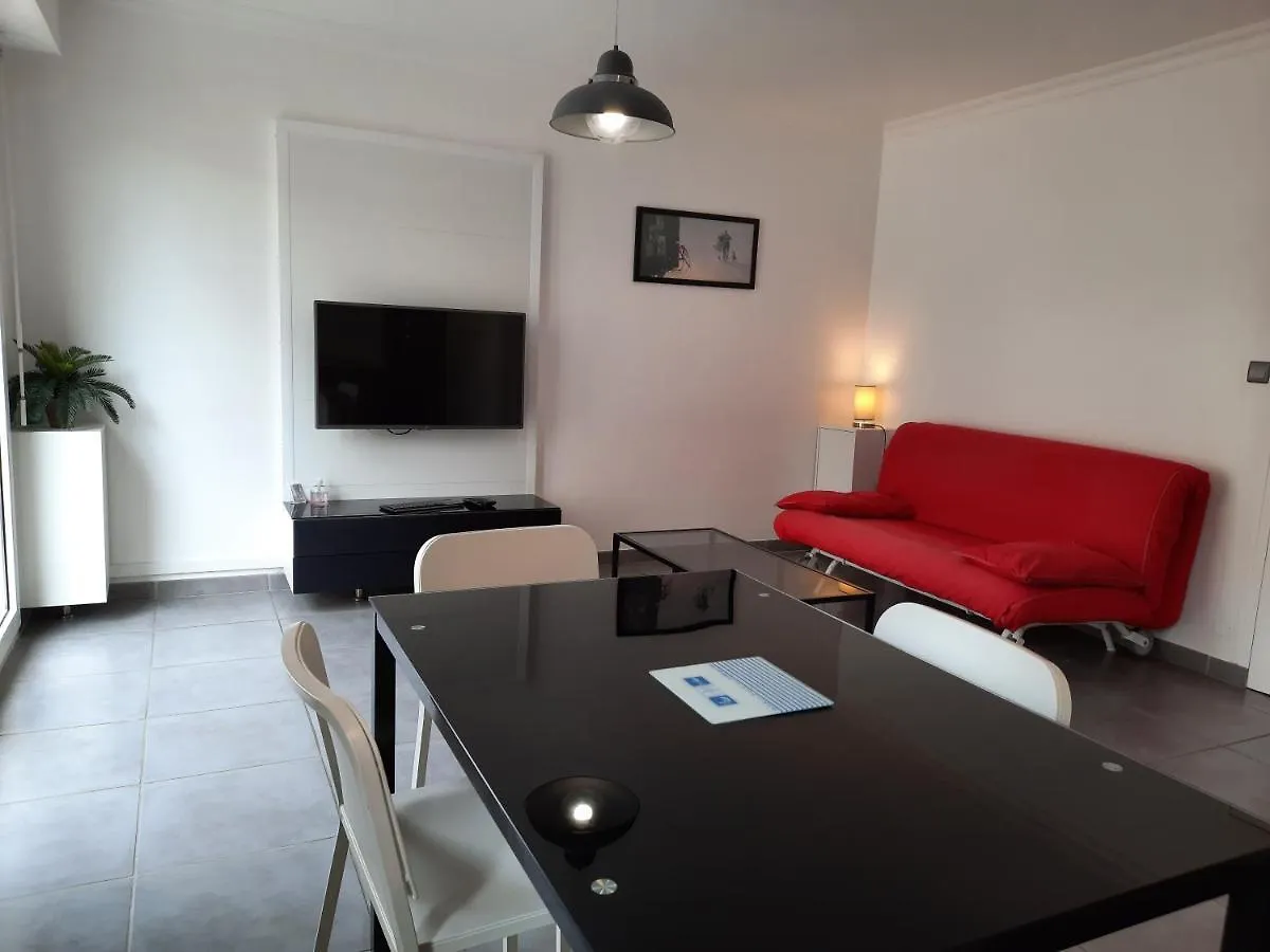 Kerentree - Appartement En Centre Ville Avec Terrasse Et Parking Prive Pont-l'Abbe